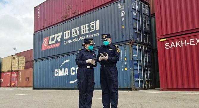 8月經滿洲里口岸進出境中歐班列數量再創(chuàng)今年新高（圖）